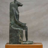 AN EGYPTIAN BRONZE ANUBIS - Foto 3