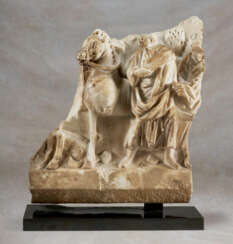A FRAGMENTARY ROMAN MARBLE SARCOPHAGUS LID WITH A CIRCUS SCENE