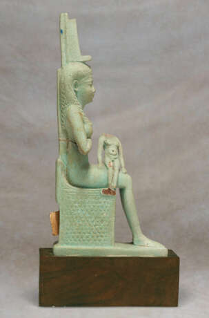 AN EGYPTIAN FAIENCE ISIS AND HORUS - фото 2