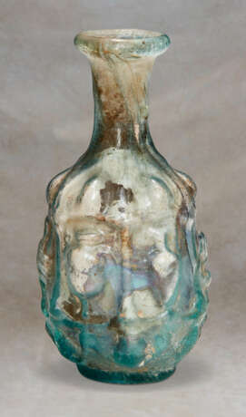 A ROMAN MOLD-BLOWN PALE BLUE GLASS BOTTLE - фото 1