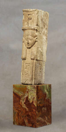 AN EGYPTIAN LIMESTONE HATHOR PILLAR - photo 2