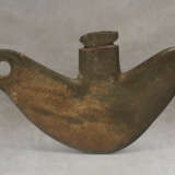 AN EGYPTIAN SCHIST PALETTE PENDANT IN THE FORM OF A BIRD - Foto 1