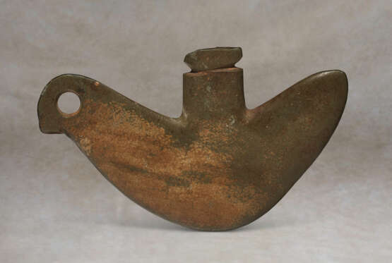 AN EGYPTIAN SCHIST PALETTE PENDANT IN THE FORM OF A BIRD - photo 1