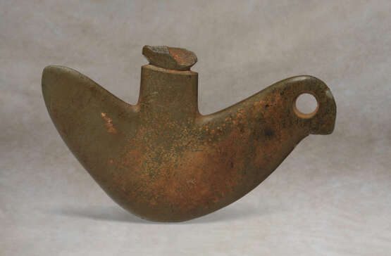 AN EGYPTIAN SCHIST PALETTE PENDANT IN THE FORM OF A BIRD - Foto 2