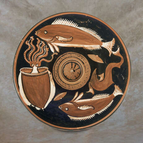 AN APULIAN RED-FIGURED FISH-PLATE - photo 1