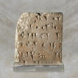 AN ASSYRIAN INSCRIBED GYPSUM FRAGMENT - Auktionsarchiv