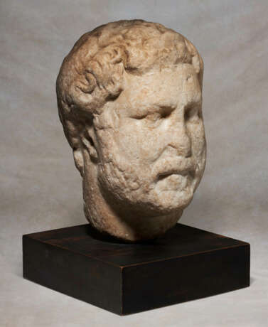 A ROMAN MARBLE PORTRAIT HEAD OF THE EMPEROR HADRIAN - фото 3