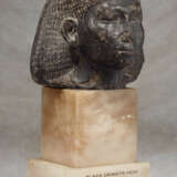 AN EGYPTIAN BLACK GRANITE PORTRAIT HEAD OF AN OFFICIAL - фото 3