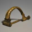 Ancient Roman Bronze Aucissa Fibula Standard Type - Auktionspreise