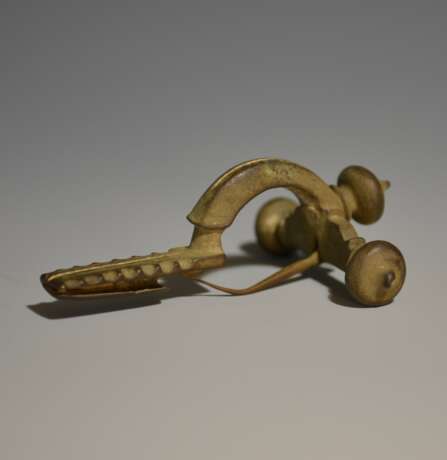 Ancient Roman Knob Fibula - фото 1