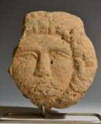 Steinbildhauerei. Ancient Archaic Etruscan NENFRO Head Of Medusa