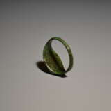 Ancient Roman Bronze Ring With Glass Intaglio - photo 4