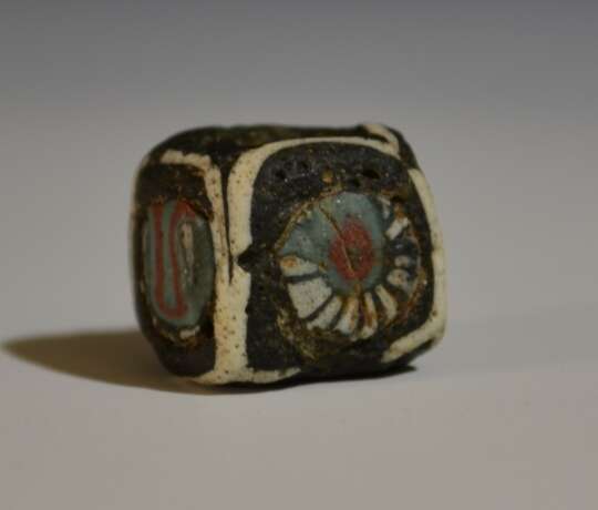 Ancient Hellenistic Multi Colored Glass Bead - Foto 1