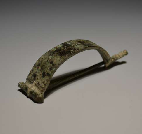 Ancient Roman Bronze Bow Fibula - photo 1