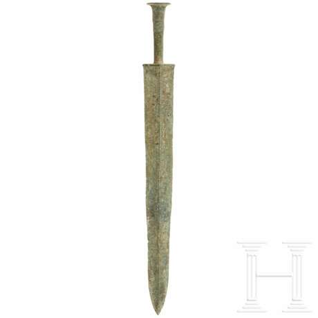Bronzeschwert, östliche Zhou-Dynastie, 5. - 3. Jhdt. v. Chr. - фото 1