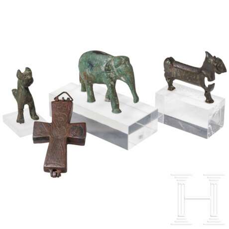 Drei orientalische Bronzen in Tiergestalt, dazu ein byzantinisches Enkolpion, 11. - 15. Jhdt. n. Chr. - Foto 1