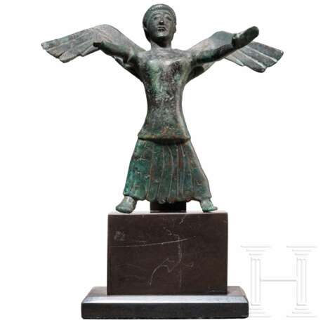 Bronzestatuette der Nike, griechisch, 6. Jhdt. v. Chr. - фото 1