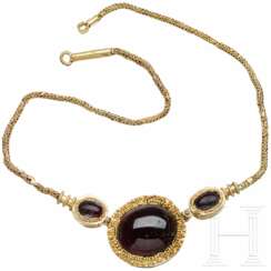 Goldkette mit drei Cabochons, griechisch, Mitte 4. Jhdt. v. Chr.