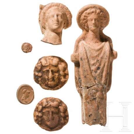 Sechs Terrakotten, darunter eine jugendliche Herme, griechisch, 4. - 1. Jhdt. v. Chr. - фото 1