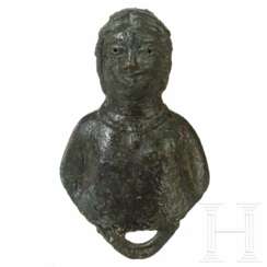 Bronzeapplike eines Knaben mit Bulla, römisch, 2, -3. Jhdt. n. Chr.