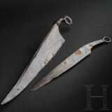 Zwei keltische Messer, das größere verziert, Mittlere Latènezeit, 2. Jhdt. v. Chr. - Foto 1