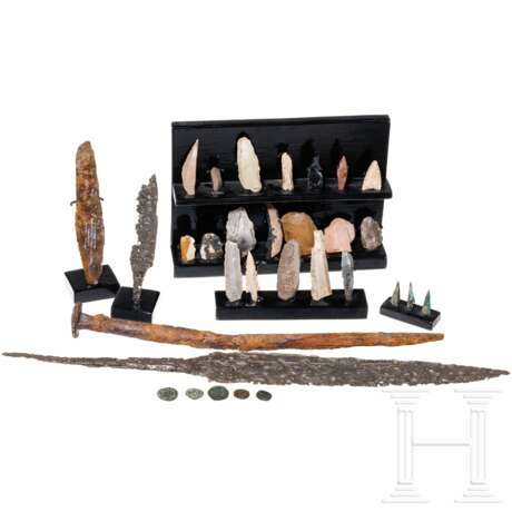 31 vor- und frühgeschichtliche Waffen und Geräte - Foto 1