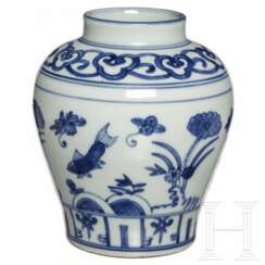 Kleine blau-weiße Vase, China, späte Qing-Dynastie, frühe Republik