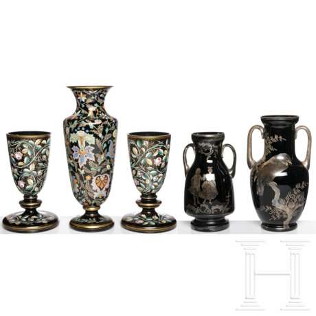 Fünf Vasen, drei wohl Karlsbad, Ludwig Moser, um 1885, zwei Schönhof, 20. Jhdt. - Foto 1