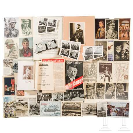 Konvolut mit ca. 110 Postkarten, zwei Büchern "Mein Kampf" und Raumbildalbum "Die Soldaten des Führers im Felde" - фото 1
