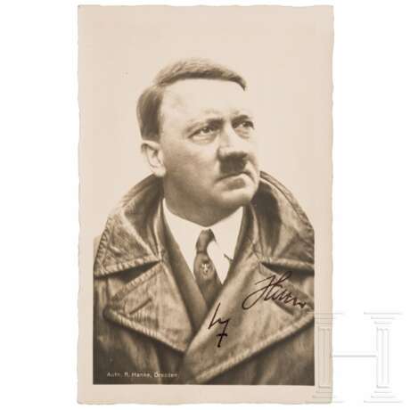 Adolf Hitler - signierte Portraitpostkarte, um 1930/32 - фото 1