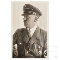 Adolf Hitler - signierte Hoffmann-Portraitpostkarte, um 1933/34