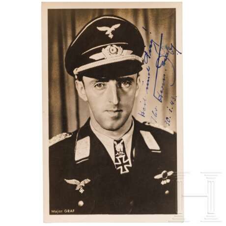 Major Hermann Graf - signierte Hoffmann-Portrait-Postkarte, 1943 - Foto 1