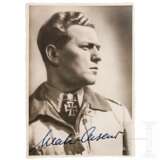 Major Walter Oesau - signierte Röhr-Portraitpostkarte - photo 1