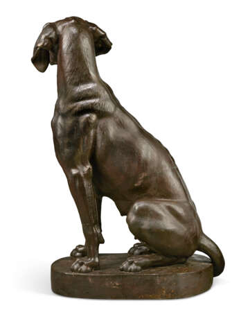 A PAIR OF PATINATED BRONZE MODELS OF SEATED HOUNDS - Foto 6
