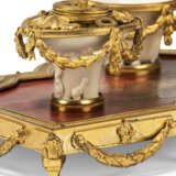 A LOUIS XVI ORMOLU AND BLANC-DE-CHINE PORCELAIN-MOUNTED RED LACQUER ENCRIER - фото 3