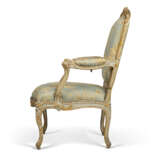 A PAIR OF LATE LOUIS XV GREY-PAINTED AND PARCEL-GILT FAUTEUILS A LA REINE - фото 4