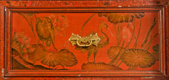 A PAIR OF ENGLISH PADOUK, CHINESE RED LACQUER AND JAPANNED CABINETS ON GILTWOOD STANDS - фото 10