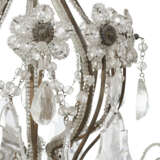 A PAIR OF FRENCH CUT-GLASS-MOUNTED BRASS EIGHT-LIGHT CHANDELIERS - Foto 6