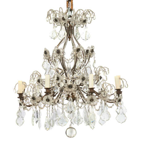 A PAIR OF FRENCH CUT-GLASS-MOUNTED BRASS EIGHT-LIGHT CHANDELIERS - Foto 8