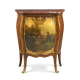 A LOUIS XV-STYLE ORMOLU-MOUNTED KINGWOOD, PARQUETRY AND VERNIS MARTIN MEUBLE D`APPUI - Foto 1