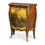 A LOUIS XV-STYLE ORMOLU-MOUNTED KINGWOOD, PARQUETRY AND VERNIS MARTIN MEUBLE D`APPUI - Foto 2