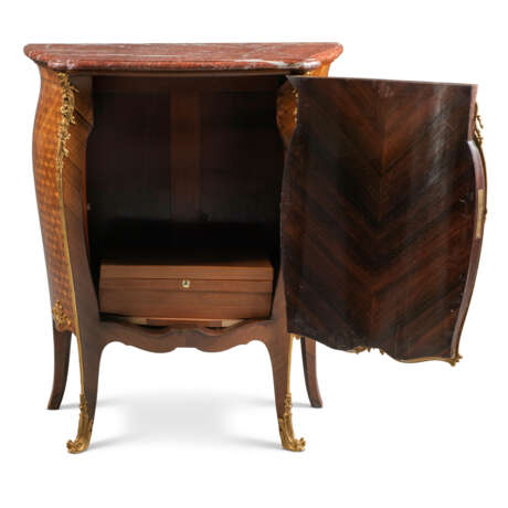 A LOUIS XV-STYLE ORMOLU-MOUNTED KINGWOOD, PARQUETRY AND VERNIS MARTIN MEUBLE D`APPUI - photo 5