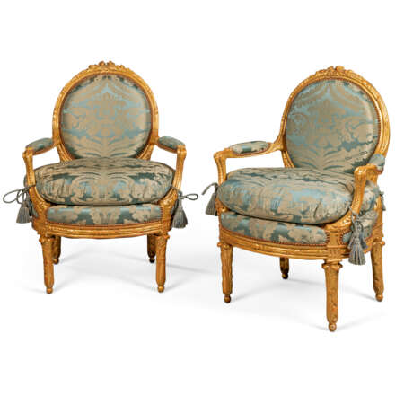A PAIR OF LOUIS XVI-STYLE GILTWOOD FAUTEUILS - фото 1