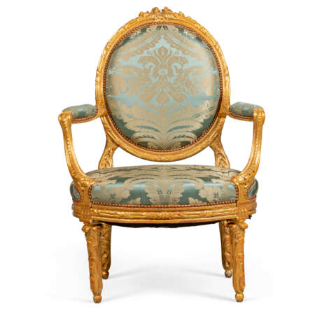 A PAIR OF LOUIS XVI-STYLE GILTWOOD FAUTEUILS - фото 5
