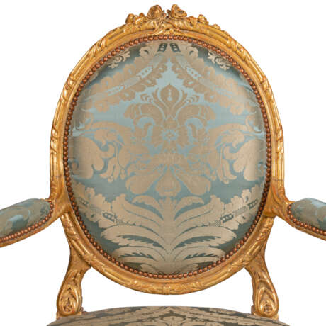 A PAIR OF LOUIS XVI-STYLE GILTWOOD FAUTEUILS - фото 6
