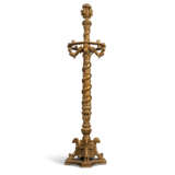 A ITALIAN CARVED GILTWOOD EIGHT-LIGHT TORCHERE - Foto 2