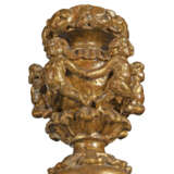 A ITALIAN CARVED GILTWOOD EIGHT-LIGHT TORCHERE - фото 4
