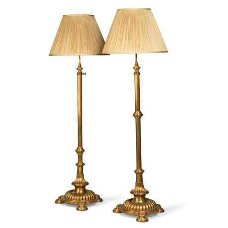 A PAIR OF LACQUERED-BRASS ADJUSTABLE STANDARD LAMPS - фото 2