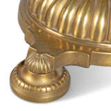 A PAIR OF LACQUERED-BRASS ADJUSTABLE STANDARD LAMPS - Foto 4