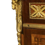 A LATE LOUIS XV ORMOLU-MOUNTED TULIPWOOD, AMARANTH AND PARQUETRY COMMODE - Foto 7